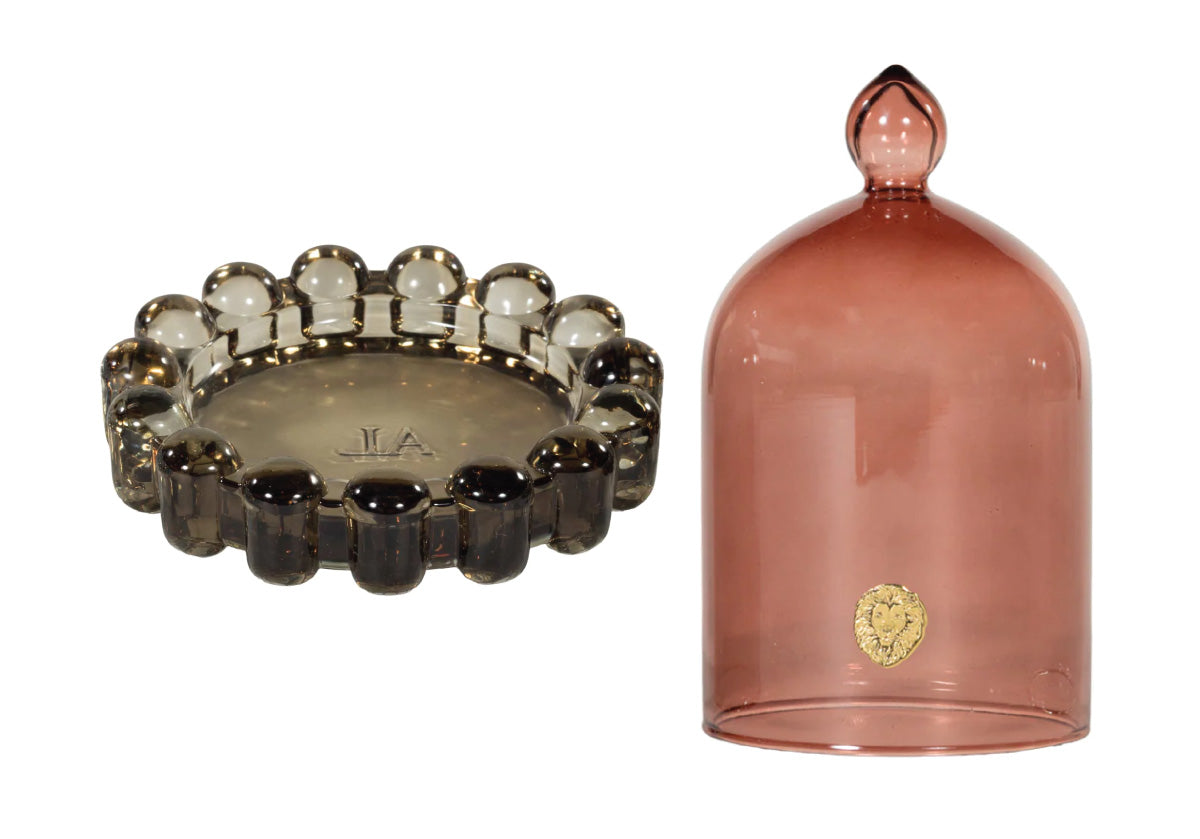 Plat à bougie et cloche en verre élégants avec ambiance en couches pour le salon