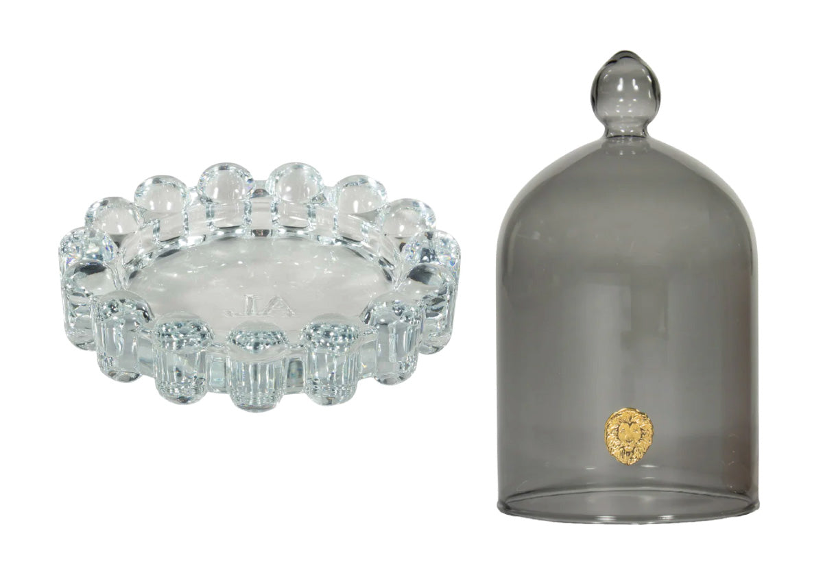 Plat à bougie et cloche en verre élégants avec ambiance en couches pour le salon