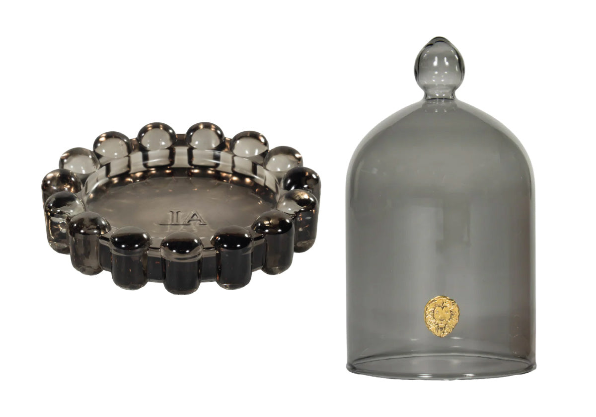 Plat à bougie et cloche en verre élégants avec ambiance en couches pour le salon