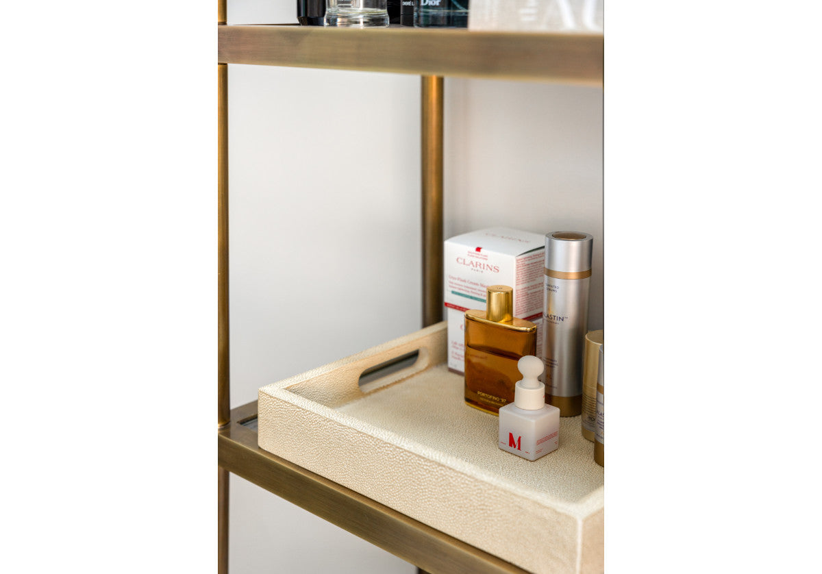 Plateau laqué texturé façon galuchat avec finition os riche pour bureau et table de chevet