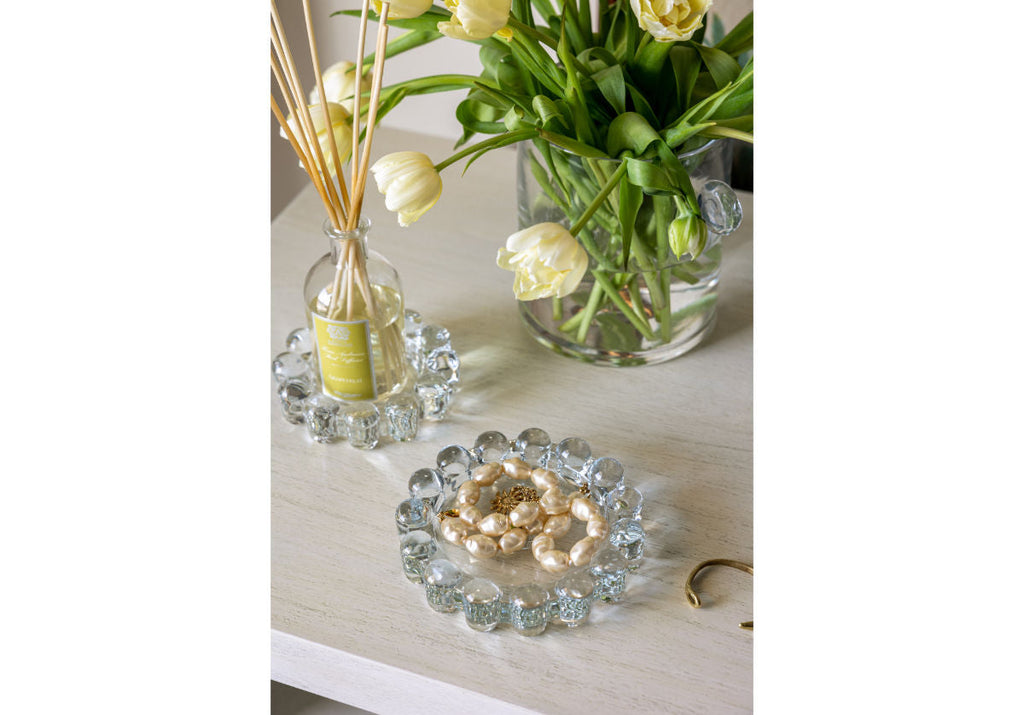 Vase sculptural artisanal en verre transparent avec poignées arrondies pour n'importe quelle pièce