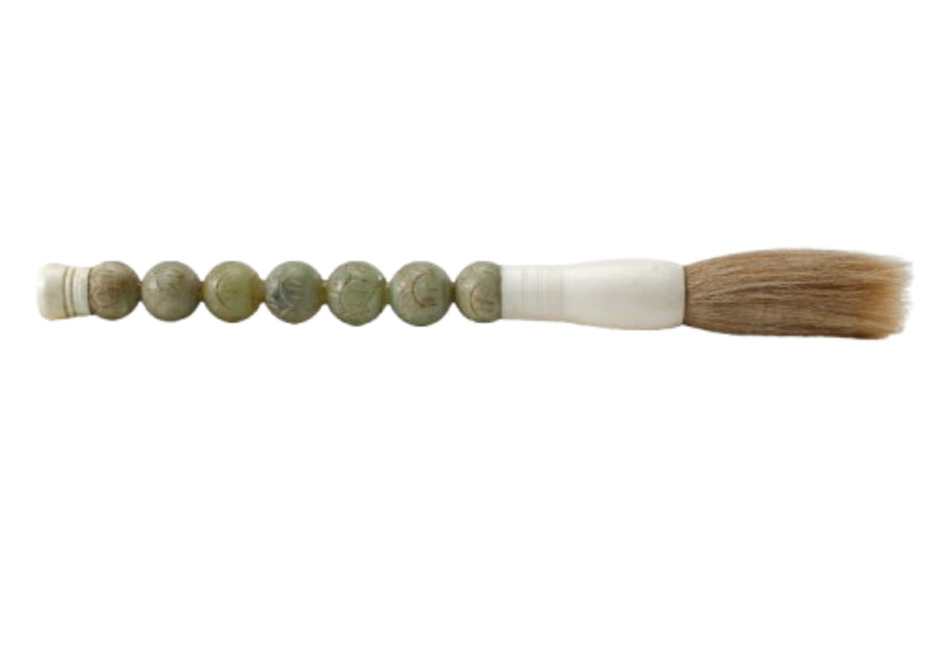 Pinceau de calligraphie en perles de jade et os avec manche sculpté pour étagères
