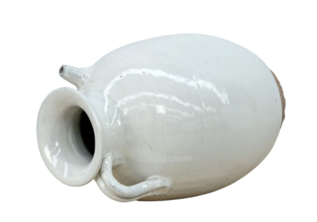 Pichet artisanal en céramique blanc cassé au charme vintage fait main pour toutes les pièces