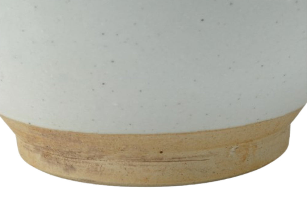 Vase en porcelaine fait main avec glaçure mate blanc cassé pour n'importe quelle pièce