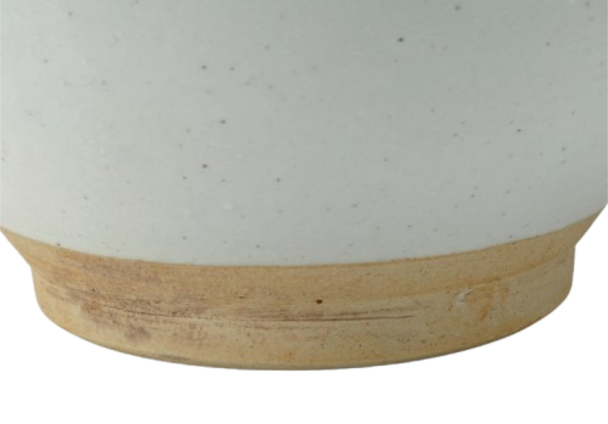 Vase en porcelaine fait main avec glaçure mate blanc cassé pour n'importe quelle pièce