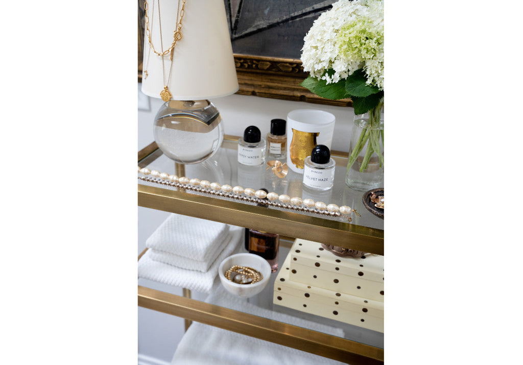 Boîte décorative beige à pois incrustés de laiton, avec forme de vide-poches polyvalent pour toute pièce