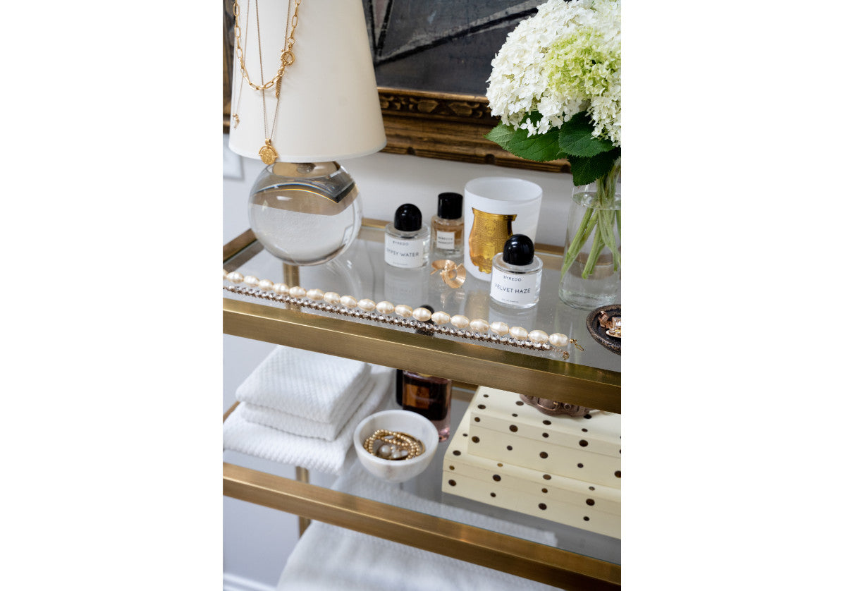 Boîte décorative beige à pois incrustés de laiton, avec forme de vide-poches polyvalent pour toute pièce