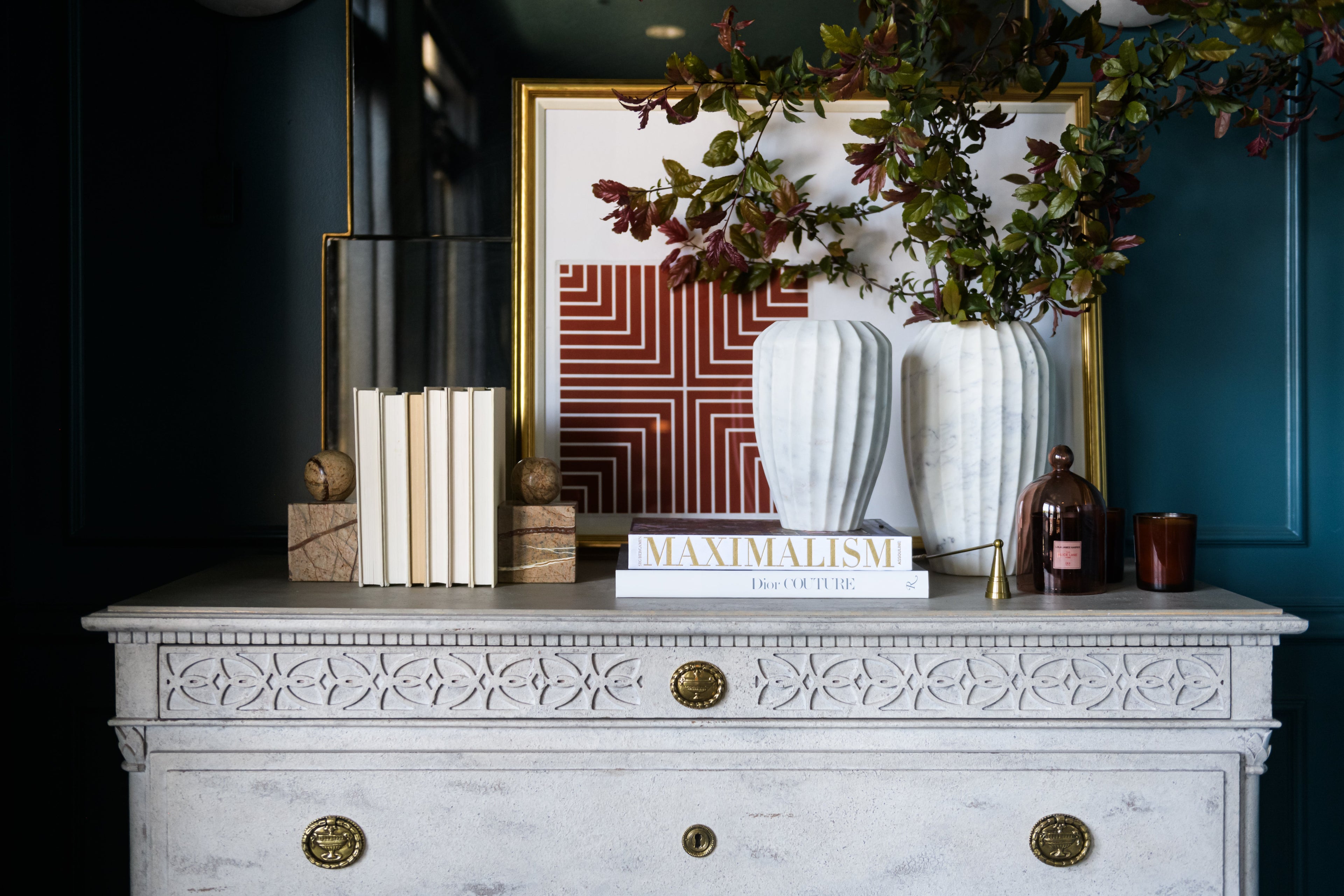 Vase cannelé en marbre blanc avec motif en pierre naturelle pour toutes les pièces