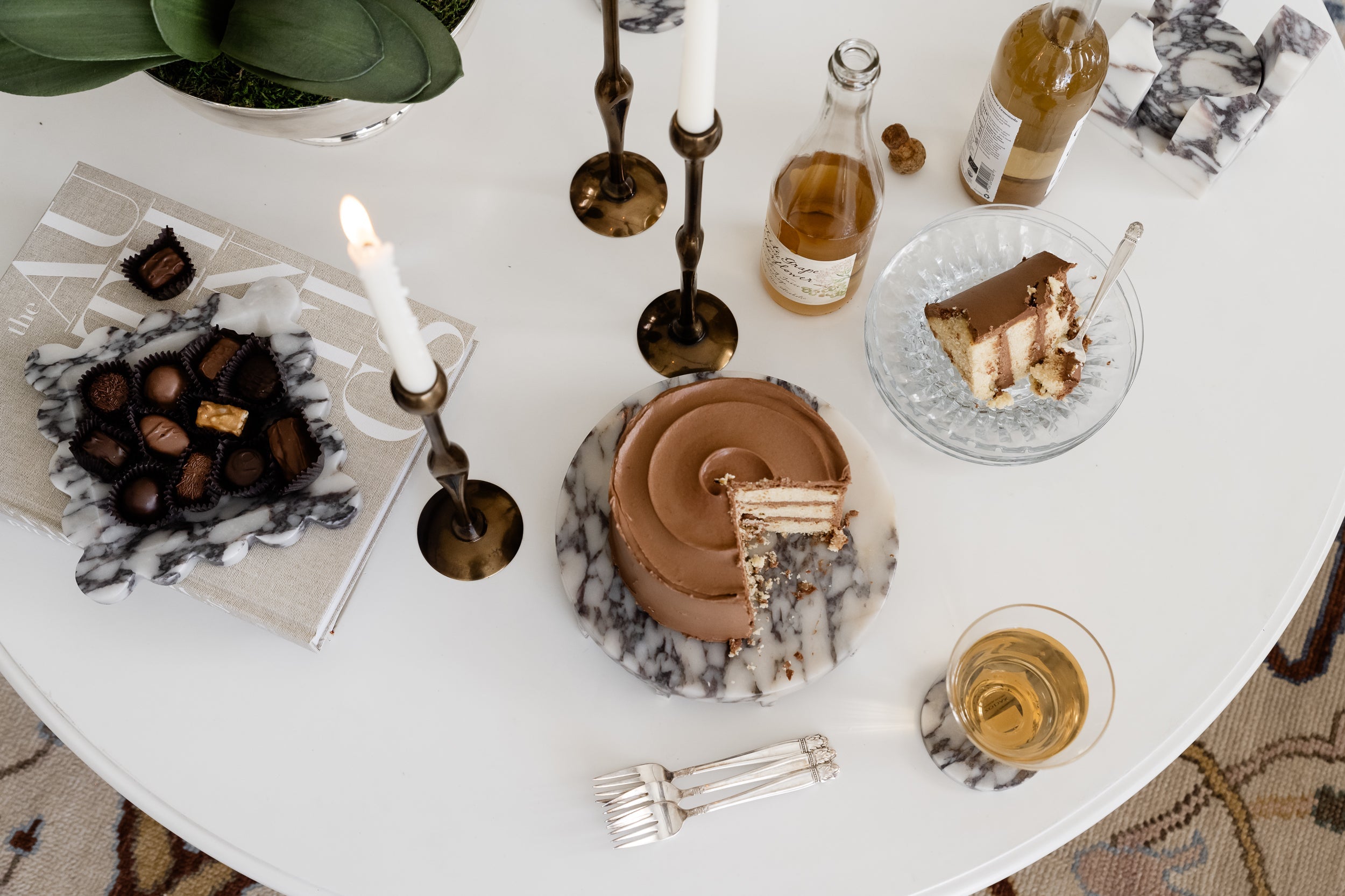 Ensemble de sous-verres en marbre sculpté avec veinage naturel pour table basse et cuisine