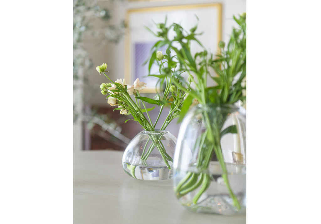 Vase en verre transparent artisanal avec texture alvéolée soufflée à la main pour toute pièce
