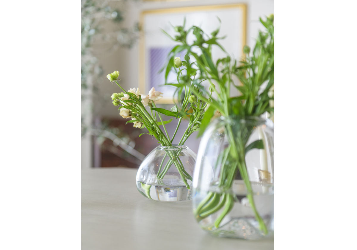 Vase en verre transparent artisanal avec texture alvéolée soufflée à la main pour toute pièce