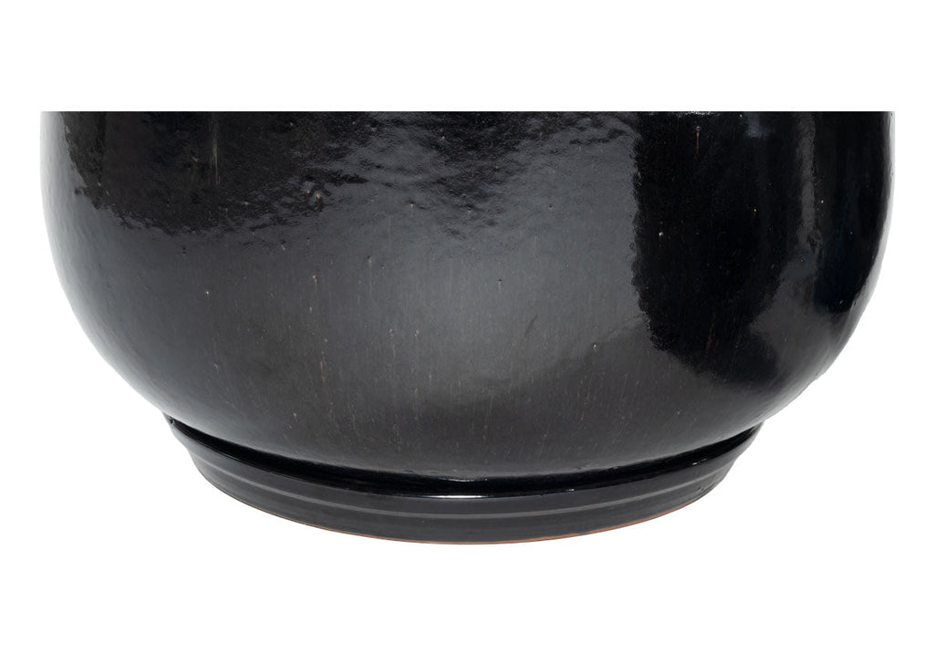 Jardinière en céramique noire émaillée, faite à la main avec détail côtelé pour l l'intérieur et l'extérieur