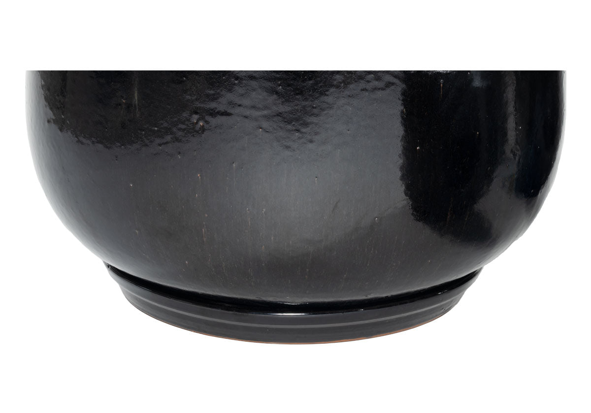 Jardinière en céramique noire émaillée, faite à la main avec détail côtelé pour l l'intérieur et l'extérieur