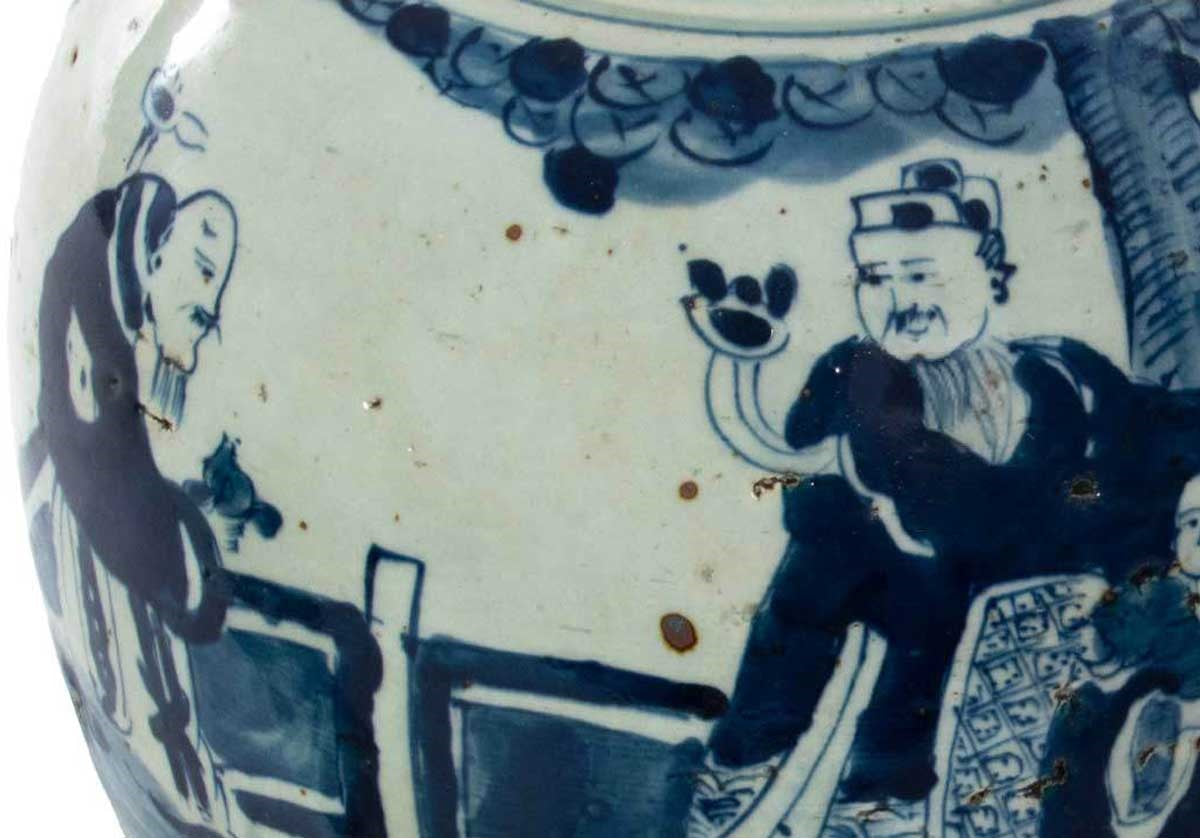 Vase temple en porcelaine bleue avec motif de figurines peintes à la main pour salon