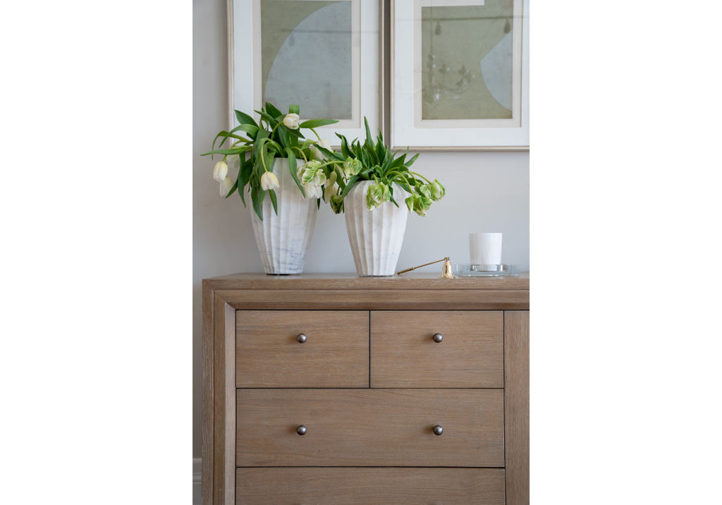 Vase cannelé en marbre blanc avec motif en pierre naturelle pour toutes les pièces