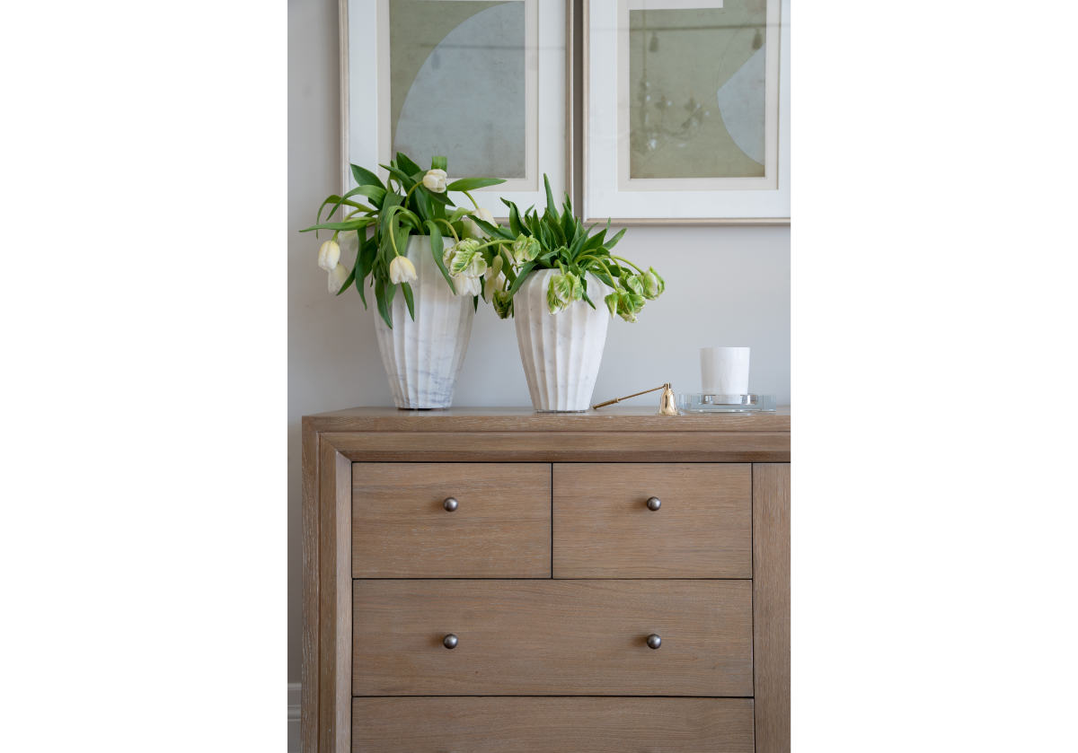 Vase cannelé en marbre blanc avec motif en pierre naturelle pour toutes les pièces