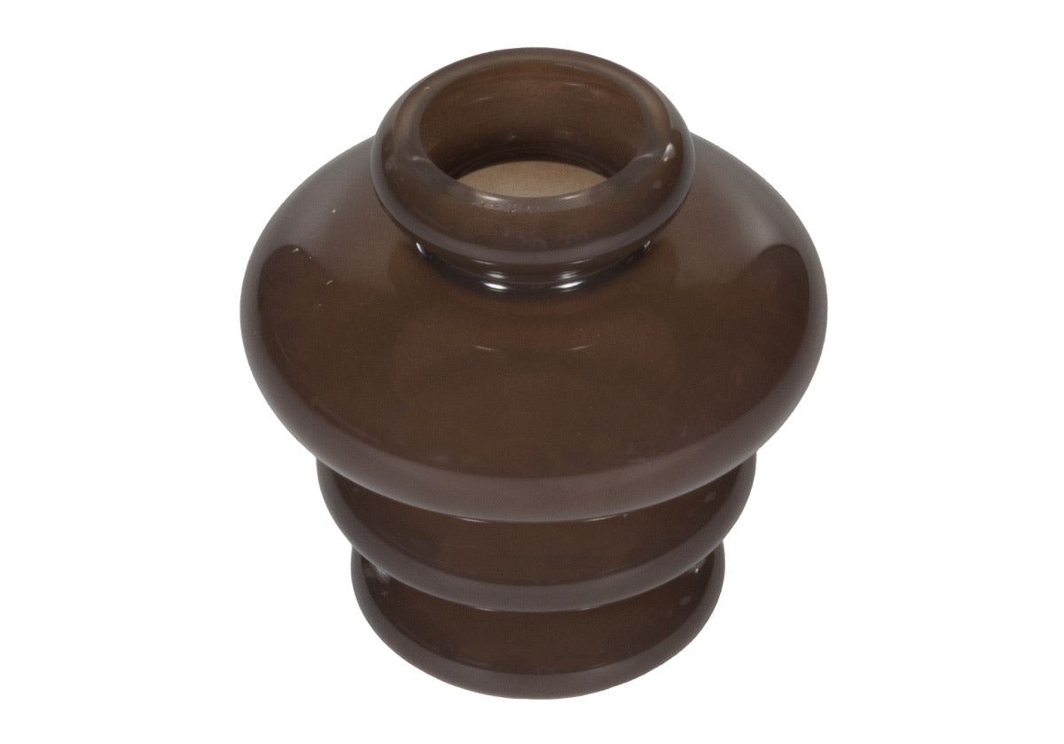Vase sculptural en verre teinté cacao avec texture à canaux horizontaux pour le salon