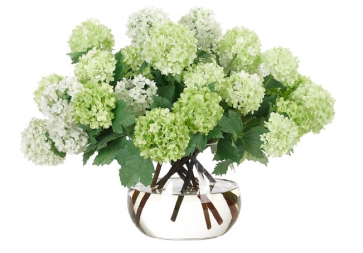 Faux vase en verre transparent avec pleines fleurs de boule de neige blanches et vertes pour n'importe quelle pièce