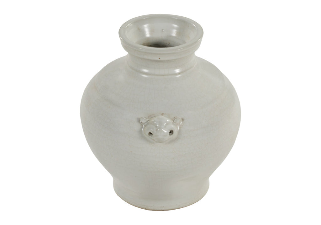 Pot en céramique vieillie couleur ivoire, orné d'une gargouille et d'une touche d'élégance européenne, idéal pour console et table à manger.