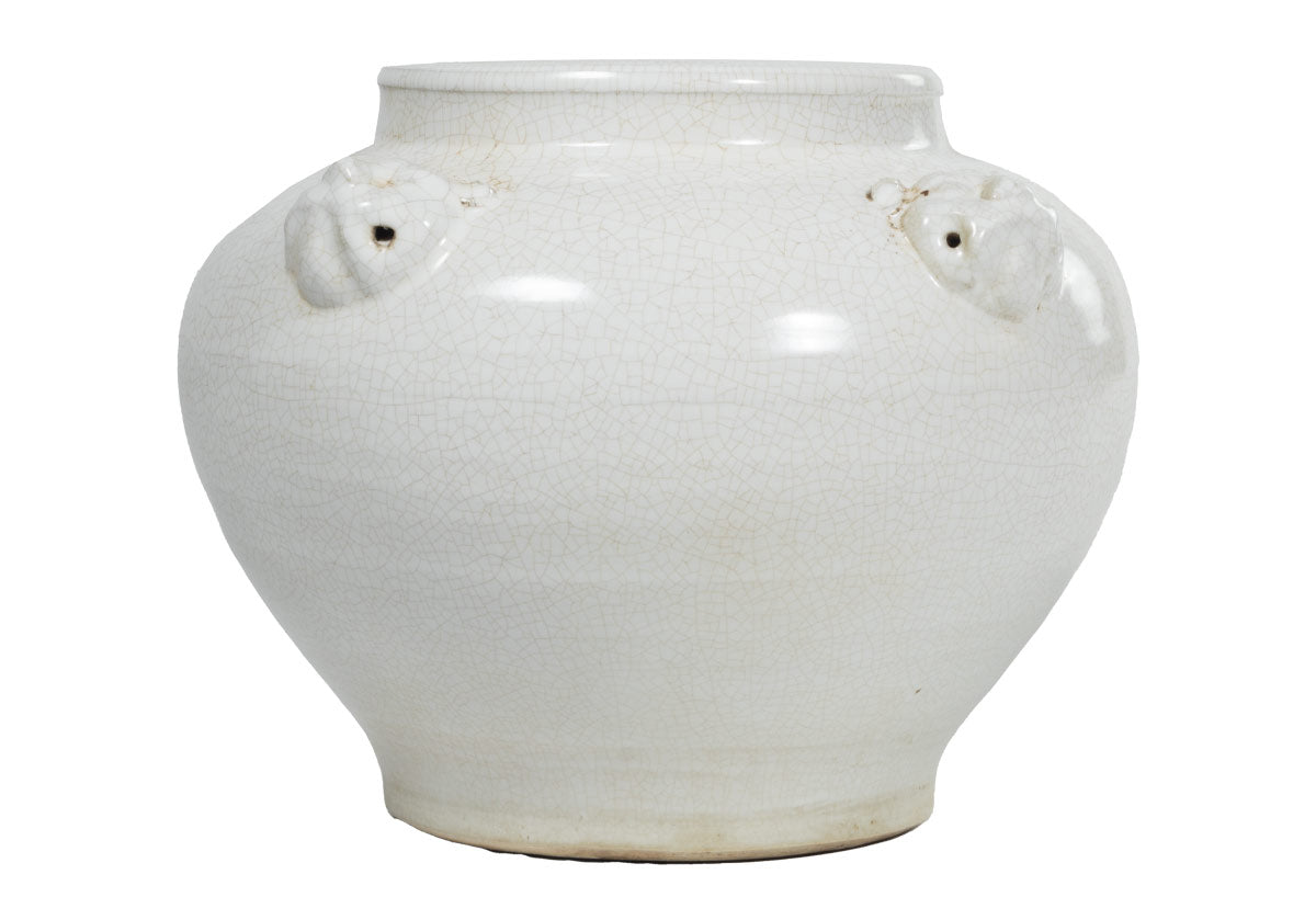 Pot en céramique vieillie couleur ivoire, orné d'une gargouille et d'une touche d'élégance européenne, idéal pour console et table à manger.